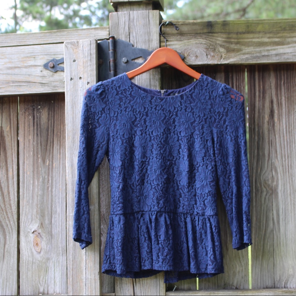 FOREVER 21 NAVY LACE Top